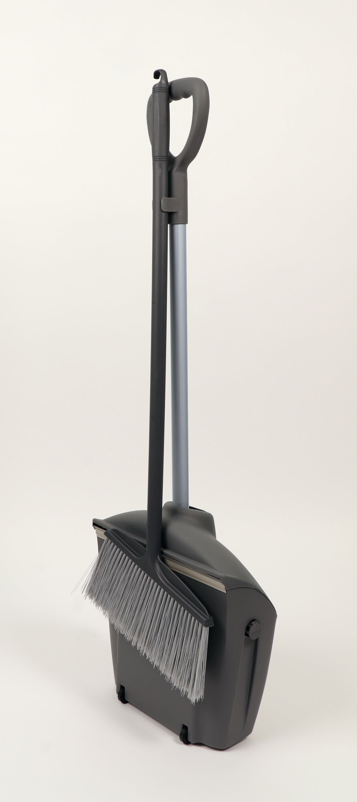 Dustpan with lid + brush - 94x30x12 cm ( 007156 ) (1 X 1 unit )